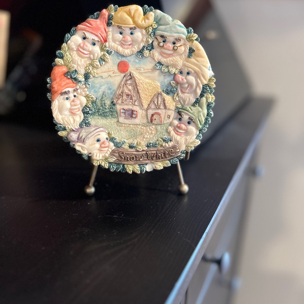 Snow White and the seven dwarfs mini collectible plate